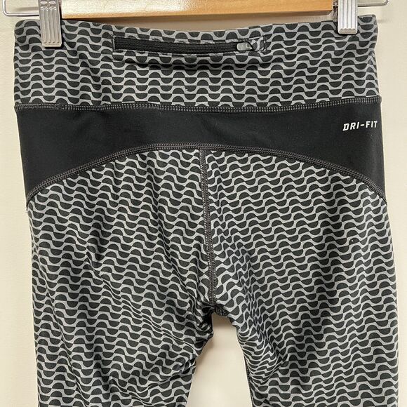 Nike Dri-FIT Polka Dot Crop Leggings XS Running Activewear Reflective Pocket - Picture 4 of 12